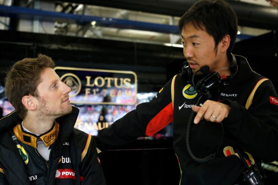 Romain Grosjean (l) with race engineer, Ayao Komatsu.