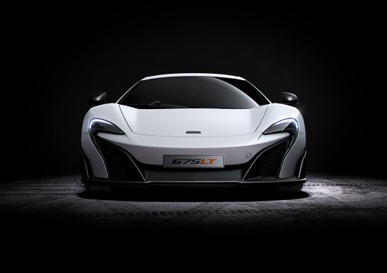 McLaren 675LT_studio_01