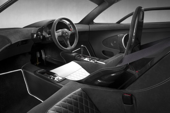 McLaren_F1_GT_Silver_Cross-cabin interior