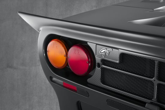 McLaren_F1_GT_Silver_Tailight badge detail